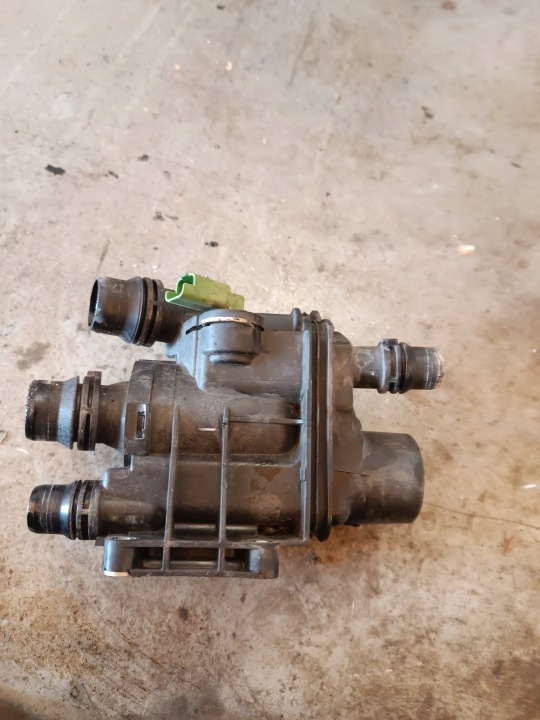 Citroen C4 Cactus termostaatin kotelo 1,2 THP