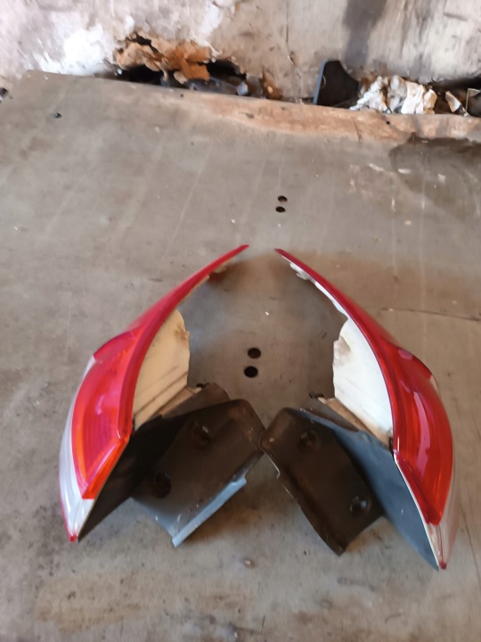 Ford Kuga mk2 rear lamp right left in fender back
