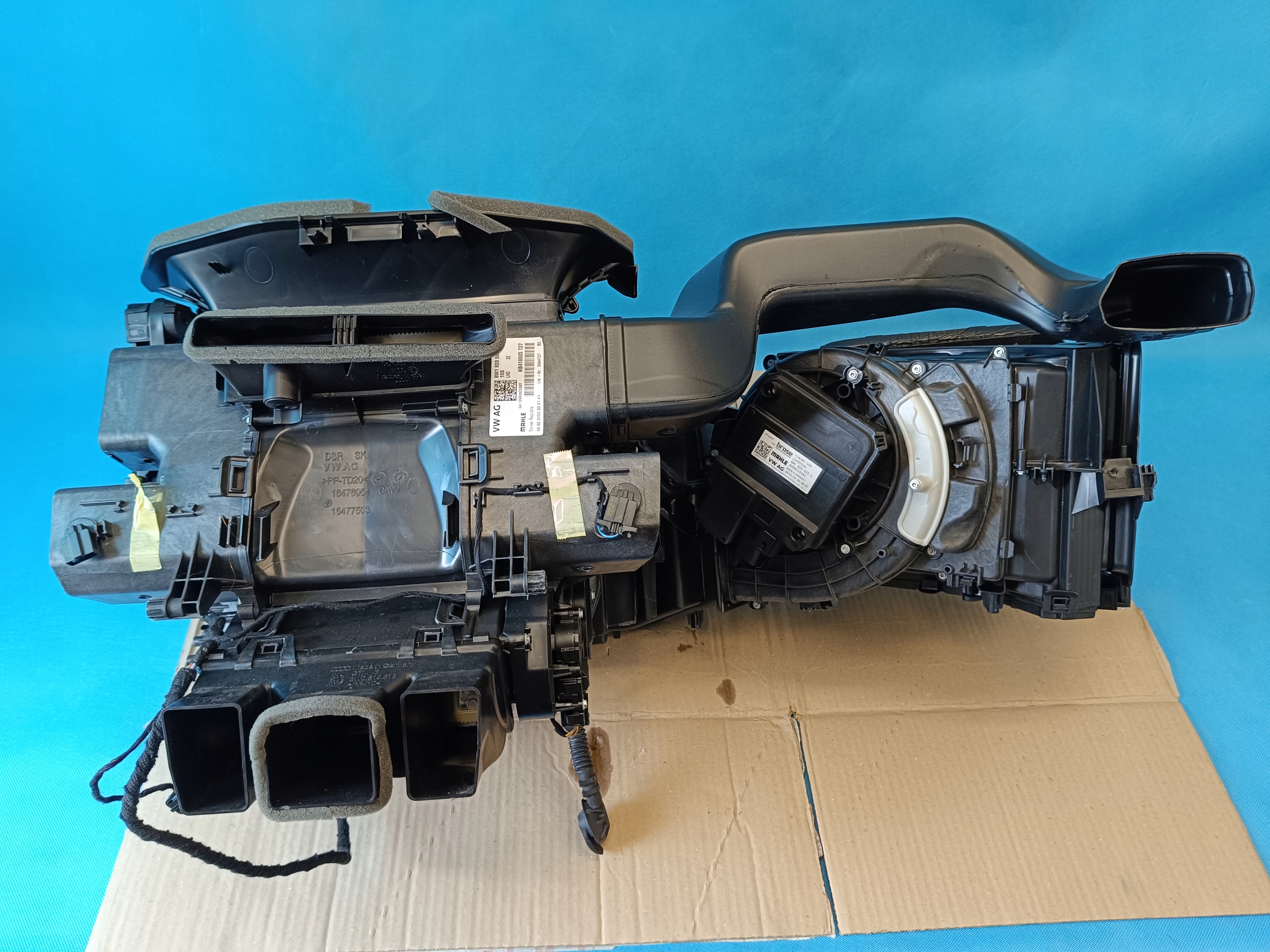 AUDI A4 B9 AVANT 2.0 TFSI 150KW 4x4 2023 R HEATER BLOWER 8W1820001AK
