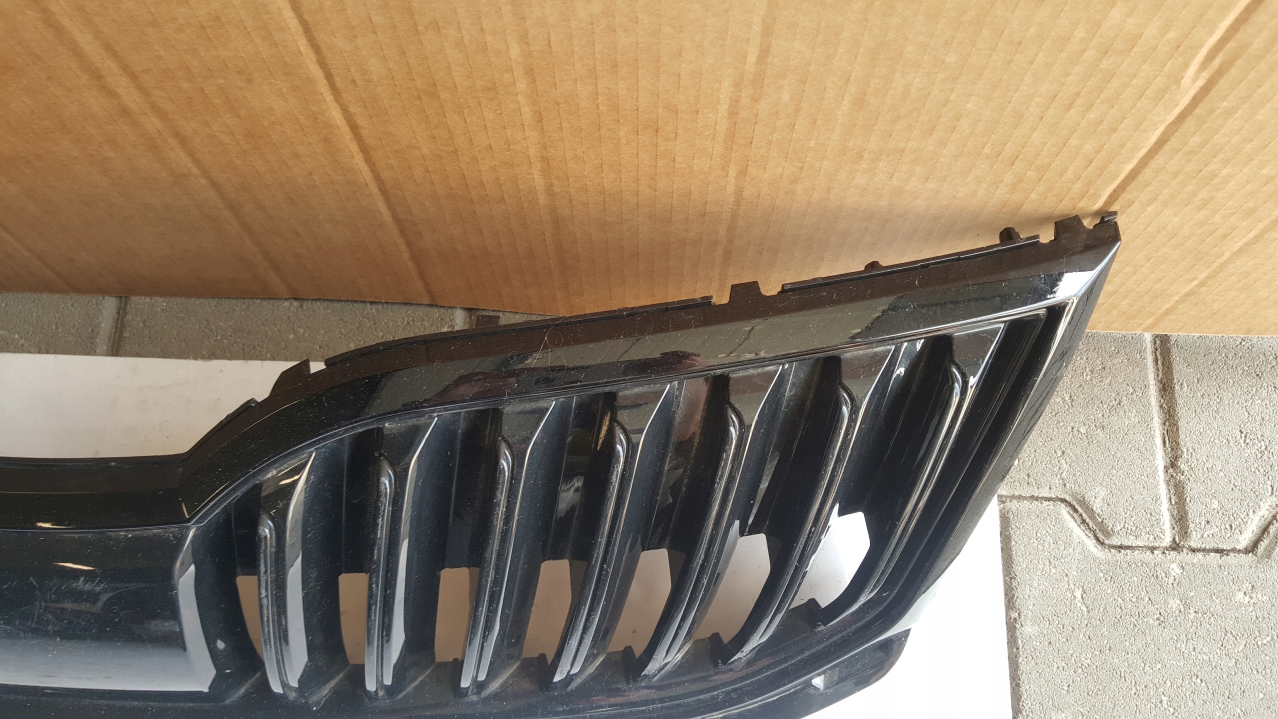 Skoda OE 5E0853653C calandre Octavia III image 4