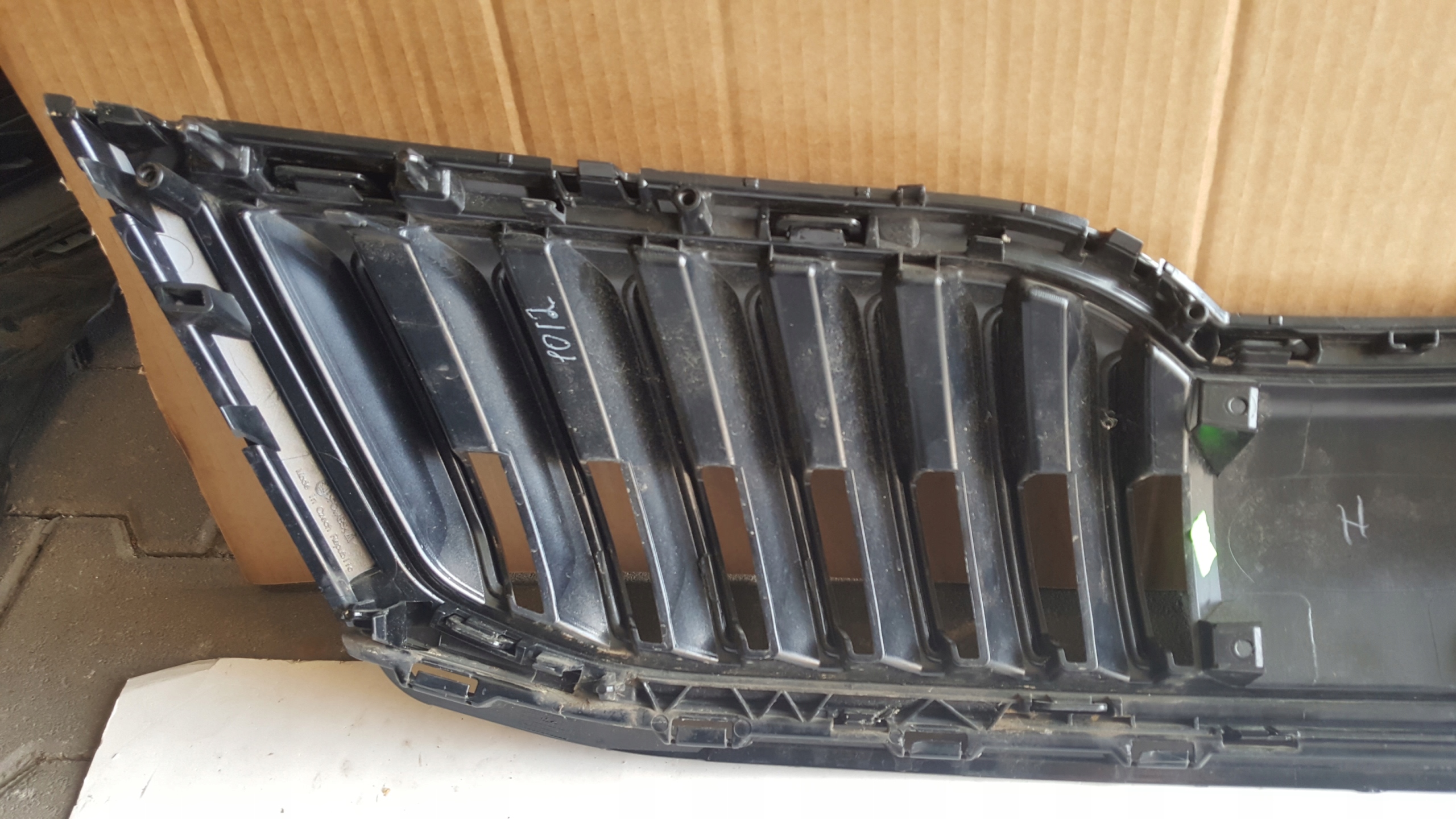 Skoda OE 5E0853653C calandre Octavia III image 6