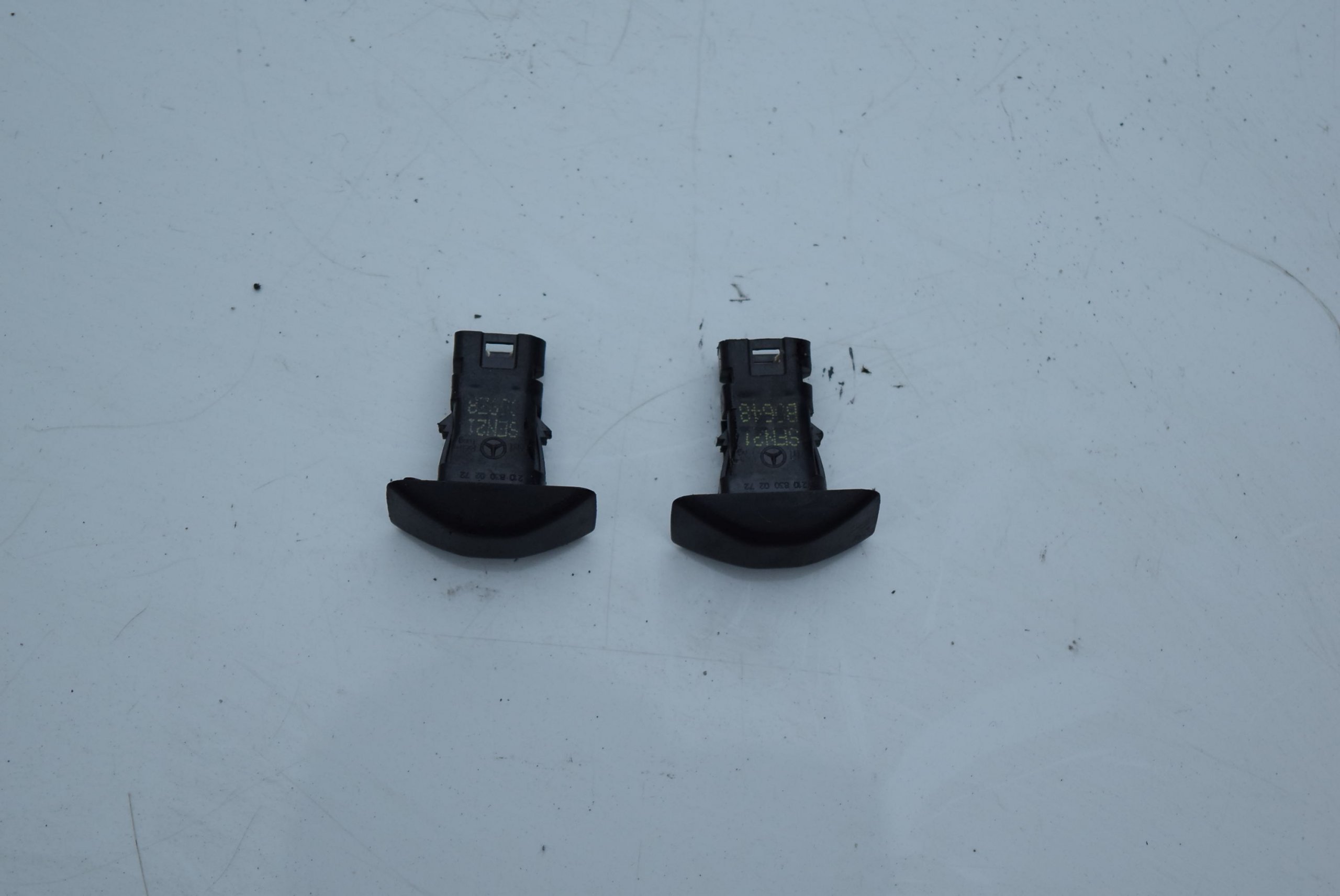 MERCEDES W210 SENSOR DE SOL 2108300272 image 2
