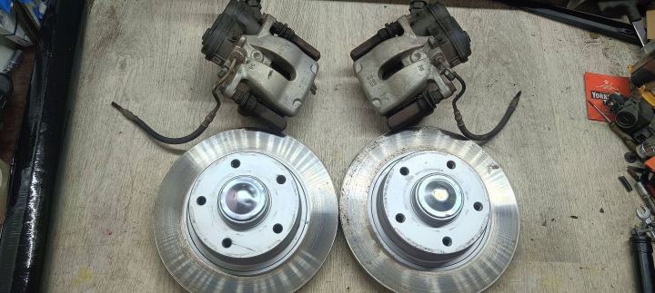 Renault Megane III Arrière Kit disques et étriers de frein