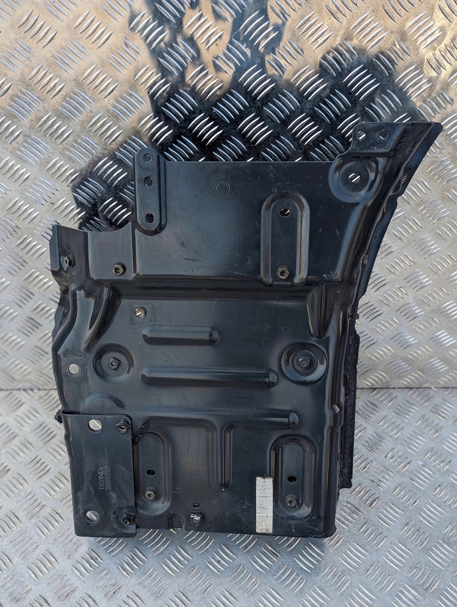 Marchepied en tôle Scania R NTG (2554007,2553994,2564609) image 3
