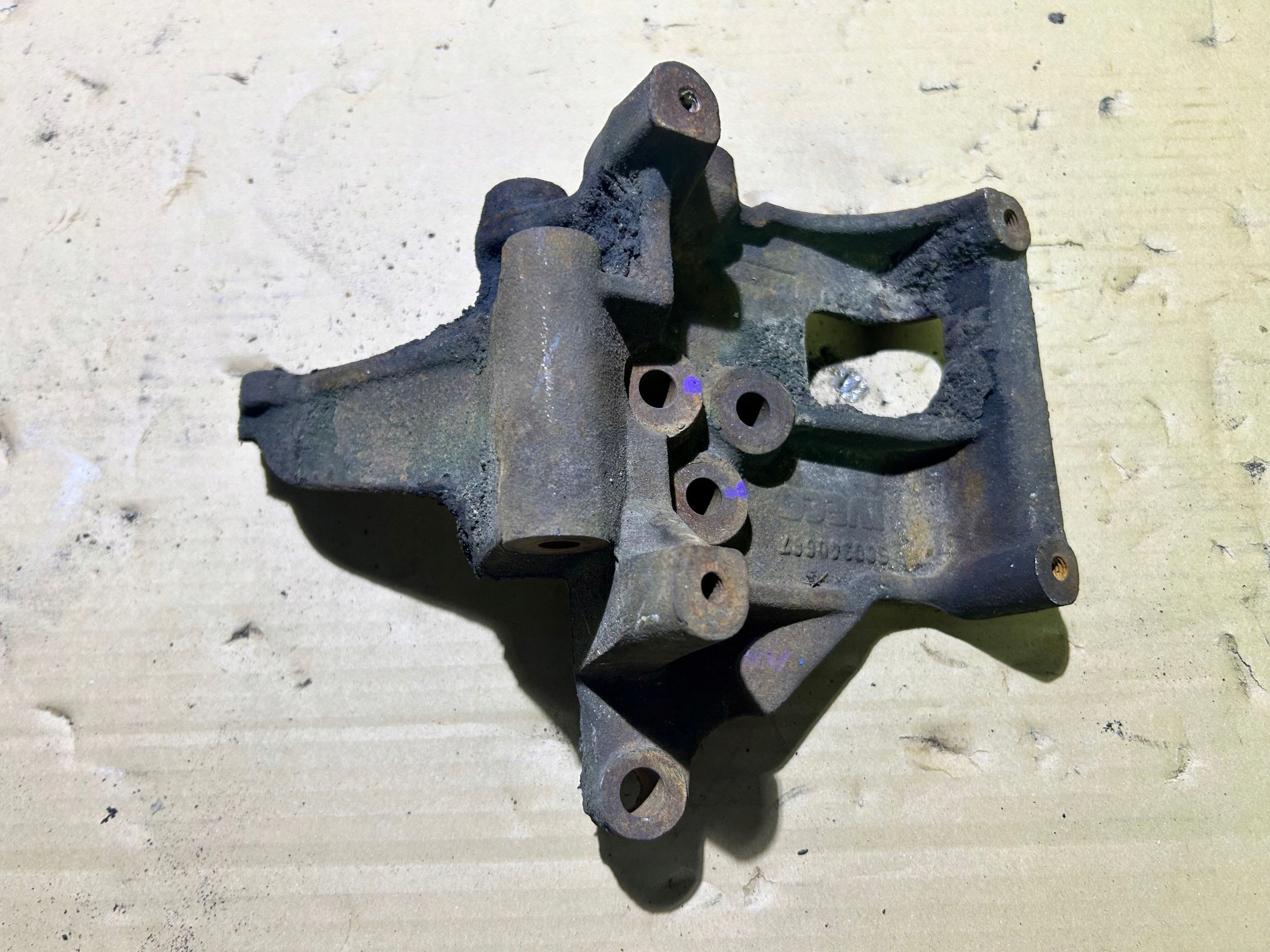 Support fixation compresseur clim IVECO DAILY III 99-06 2.8 500340687 image 2
