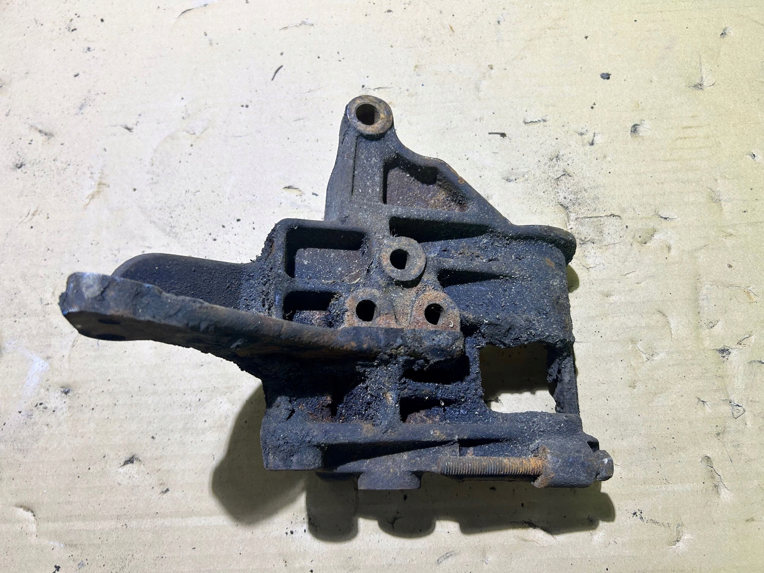 Support fixation compresseur clim IVECO DAILY III 99-06 2.8 500340687 image 3