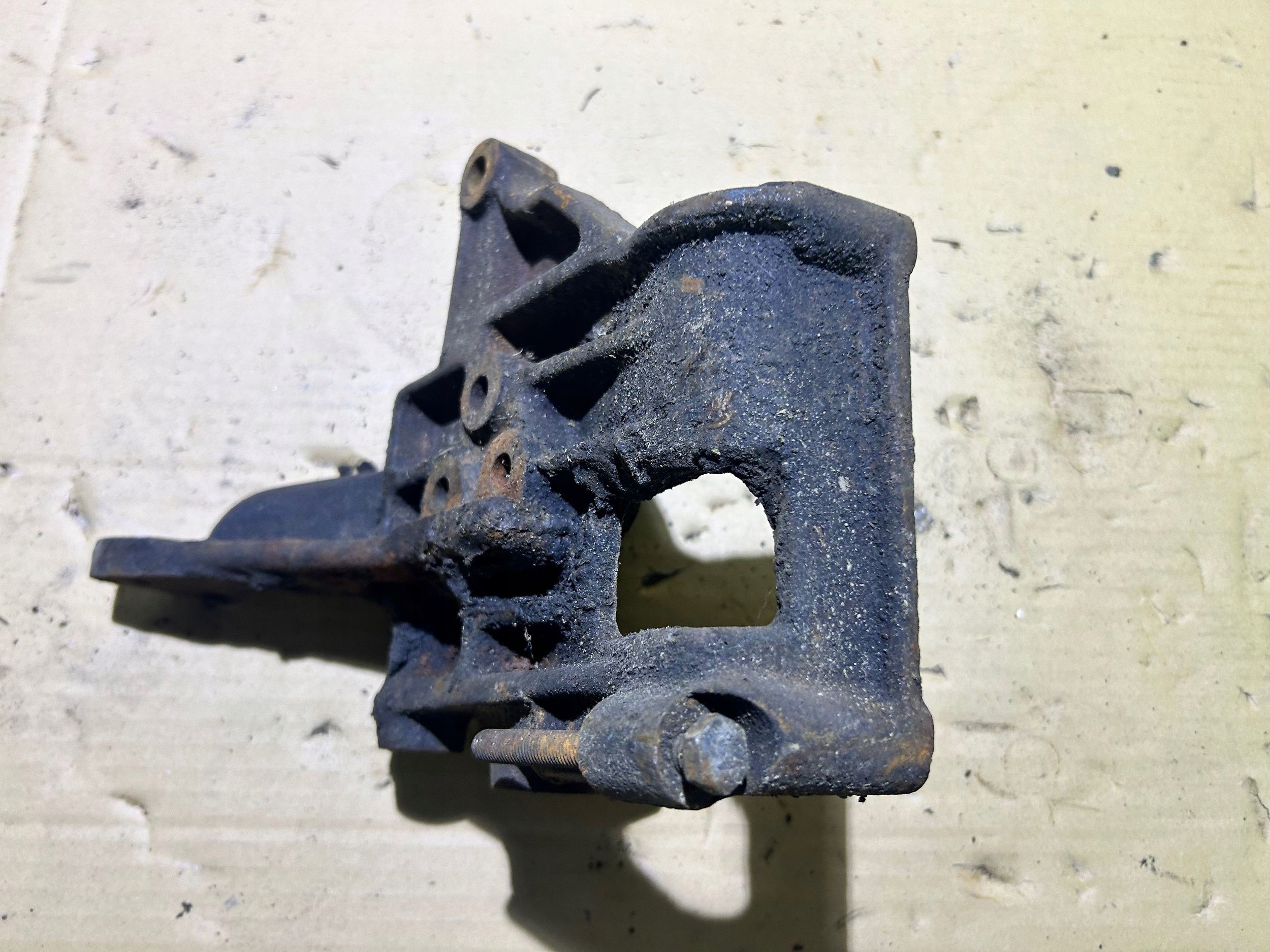 Support fixation compresseur clim IVECO DAILY III 99-06 2.8 500340687 image 4