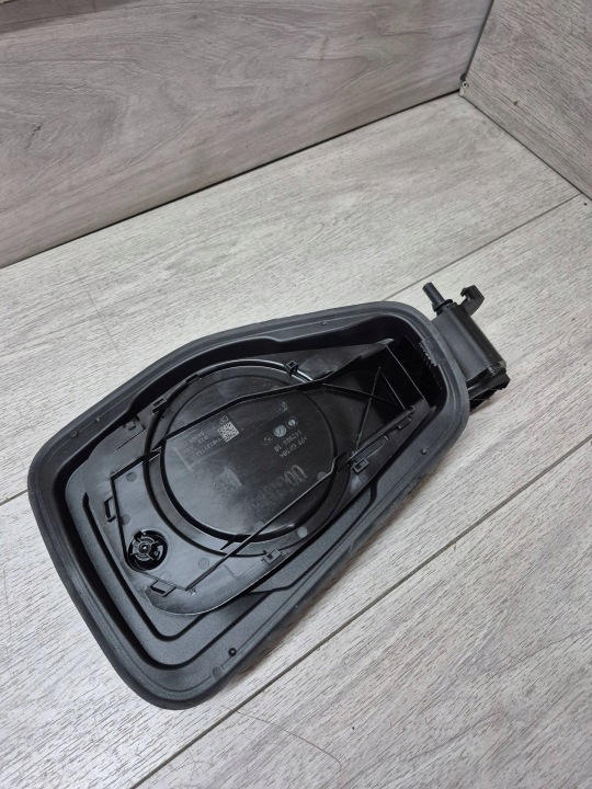 13945. BMW 2 U06 Polttoainetäyttökorkki 8737760
