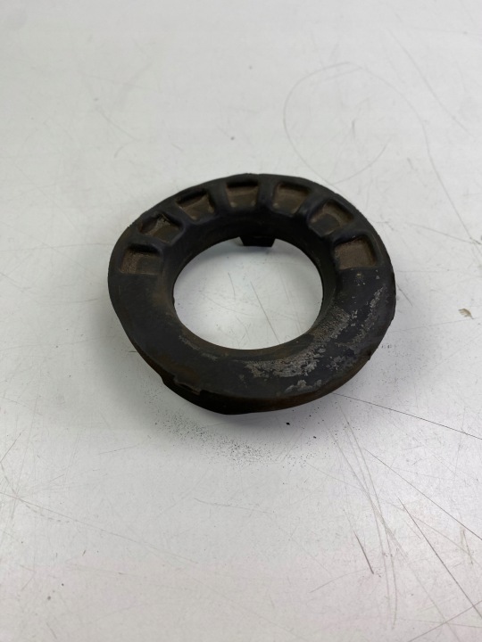 TOYOTA kumilaatta jousen alle 78Z57-0D010