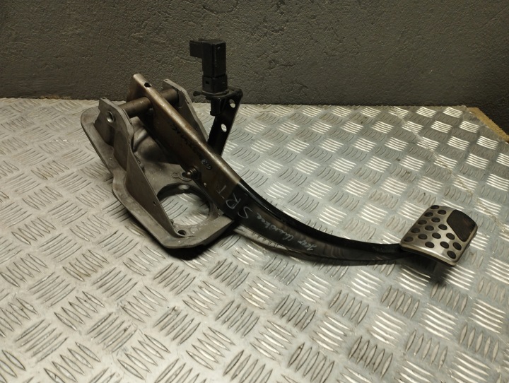 JEEP CHEROKEE WK2 Bromspedal Krom 68303341AC