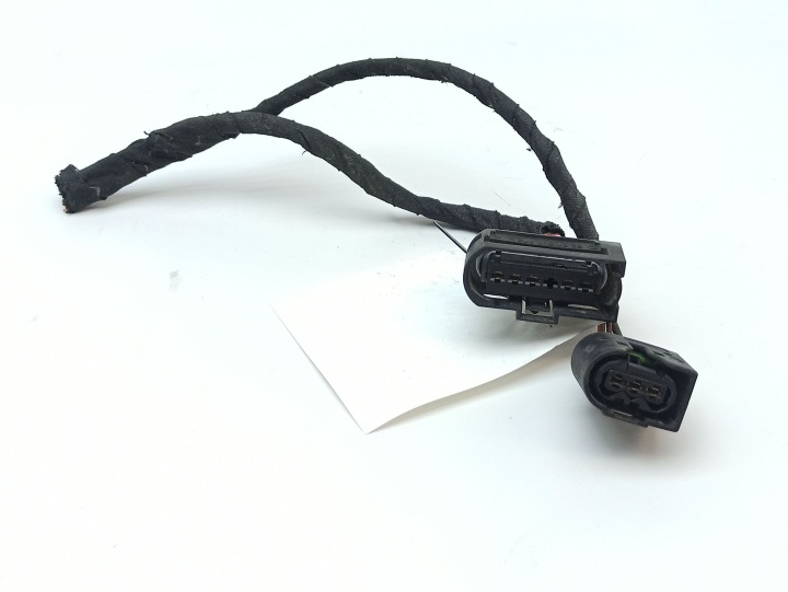Mercedes-Benz R W251 etuvalojen johtosarja A2035450328