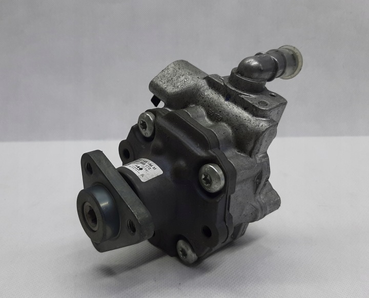 Audi A4 S4 3.2 FSI Ohjaustehostimen pumppu 8K0145154M