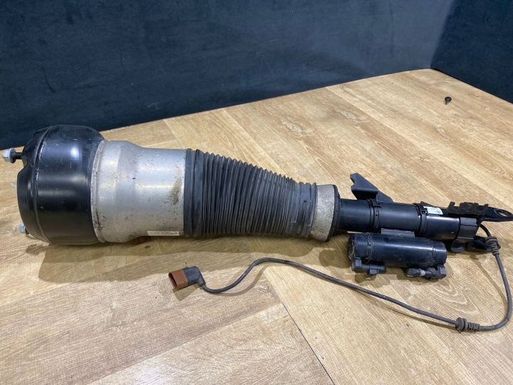 MERCEDES W222 S-LUOKKA ETUISKUNVAIMENTIMEN VASEN A2223200500
