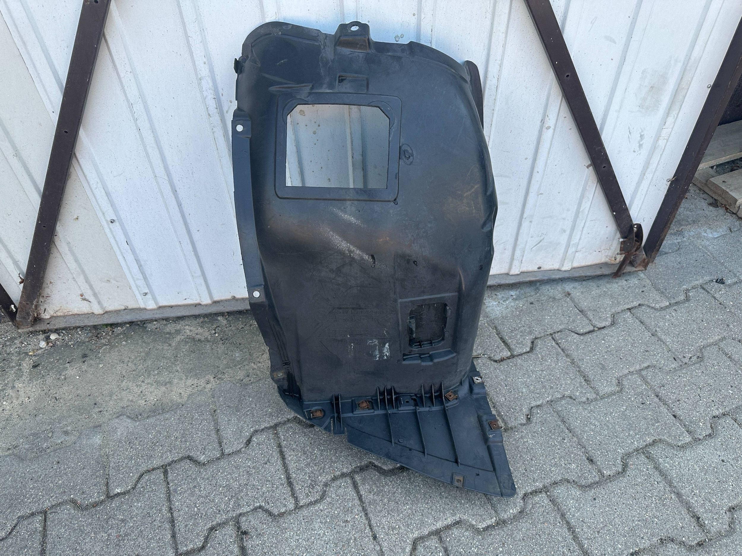 BMW E90 E91 05- Right Front Wheel Arch 51717172500 OE image 2