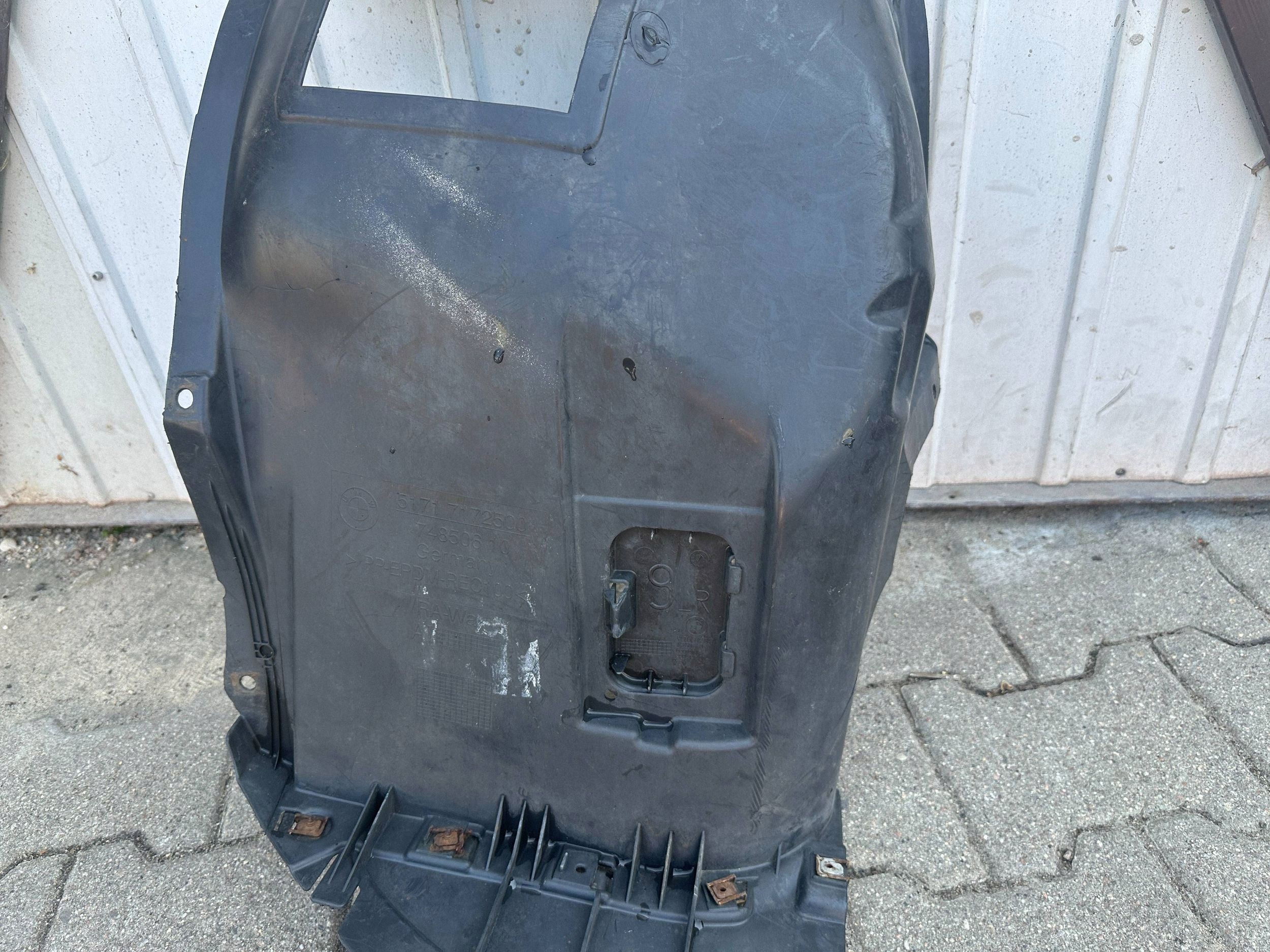 BMW E90 E91 05- Right Front Wheel Arch 51717172500 OE image 3