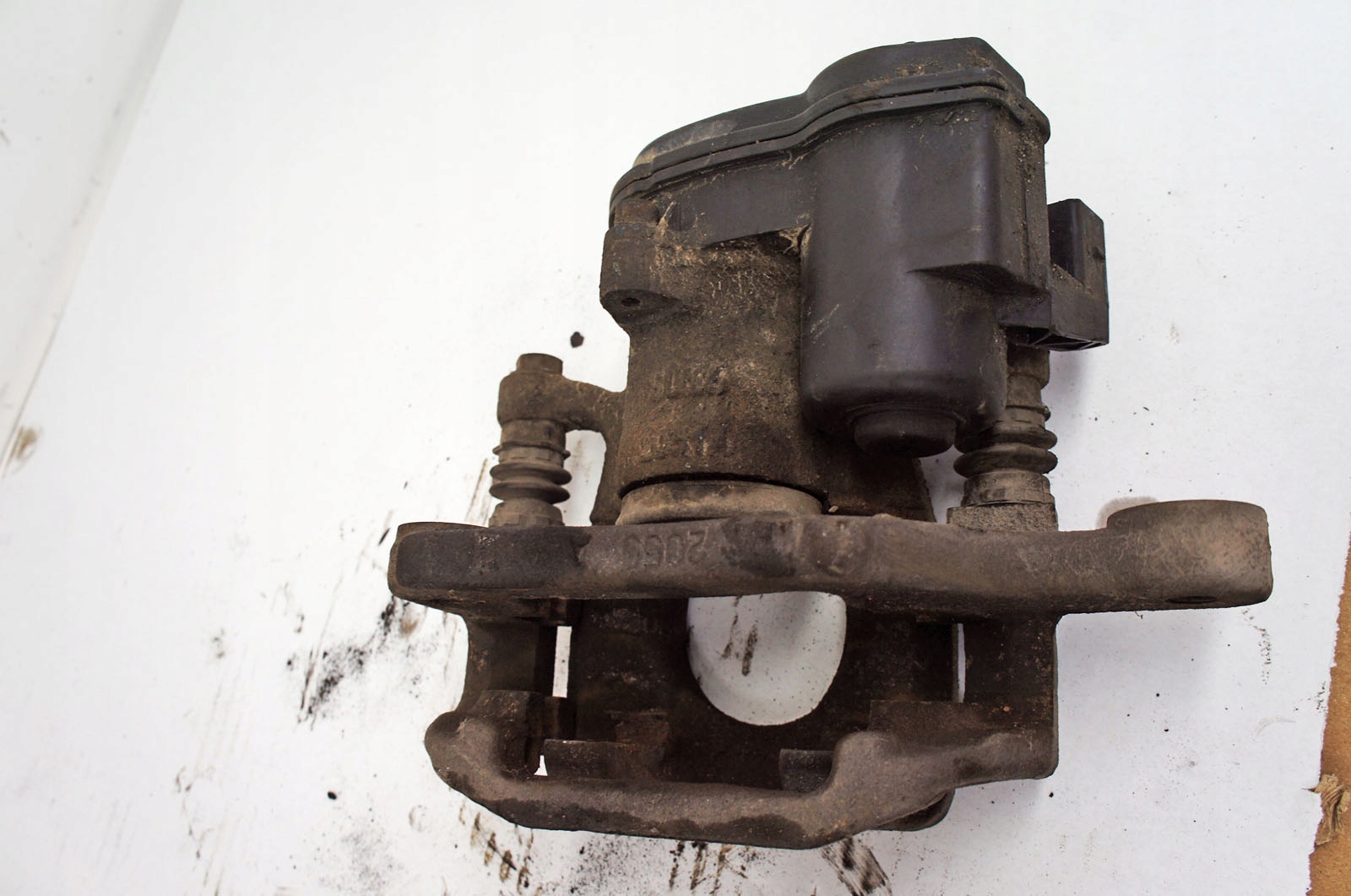 TX137 Renault Koleos II 2.0d Bremssattel links hinten 440104CA0A T505241 image 4