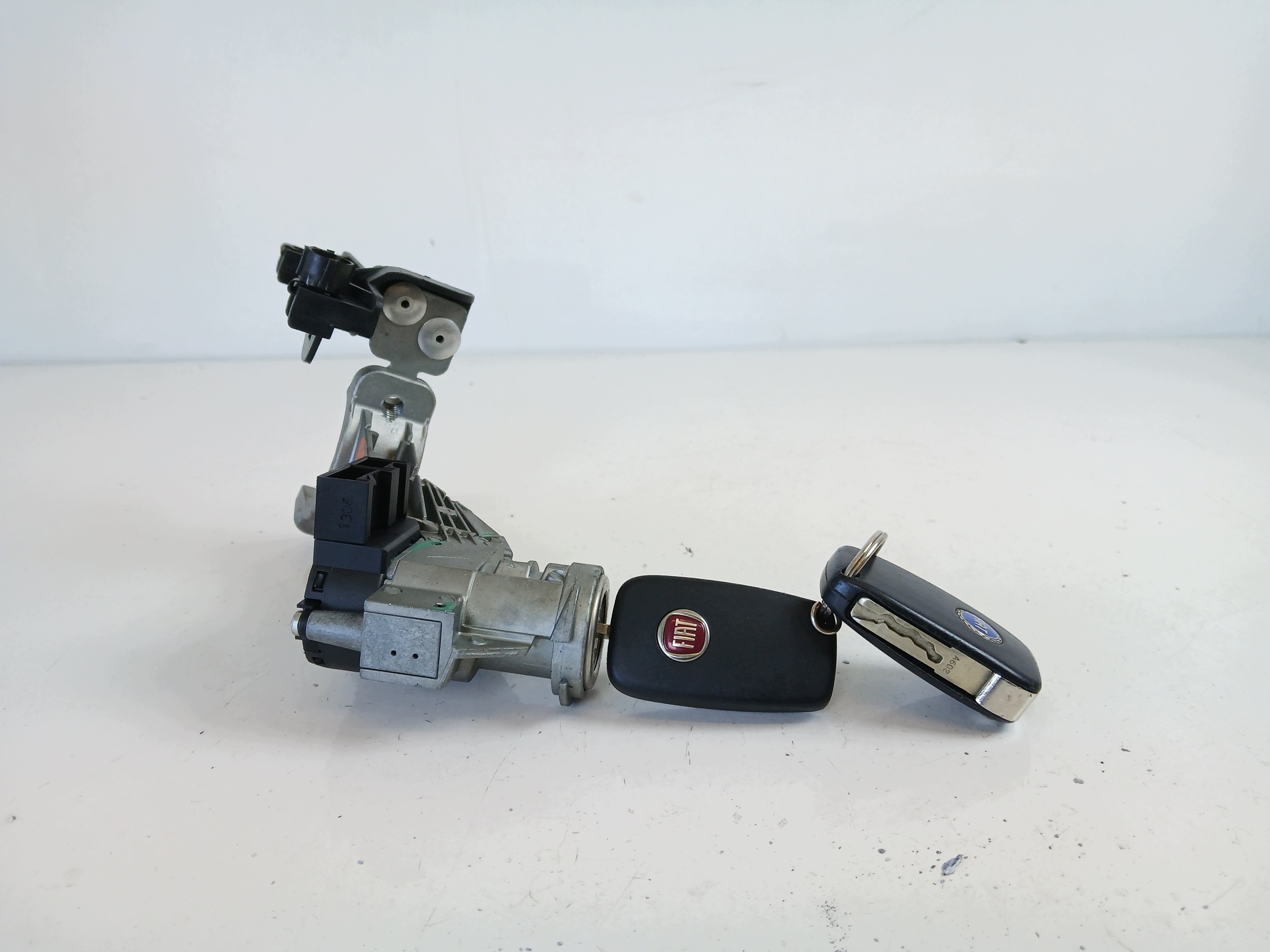 FIAT GRANDE PUNTO Ignition + Key 51749998 image 4