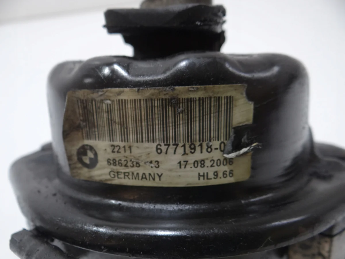 BMW OE 6771918 Soporte Motor Usado image 5