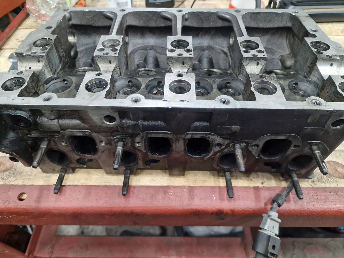 Culasse Audi A4 S4 B6 8E 8H 2002 038103373R