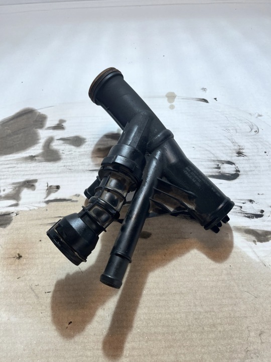 Termostaatin kotelo Skoda Superb III 3V 15- 2.0 TDI 04L121071L