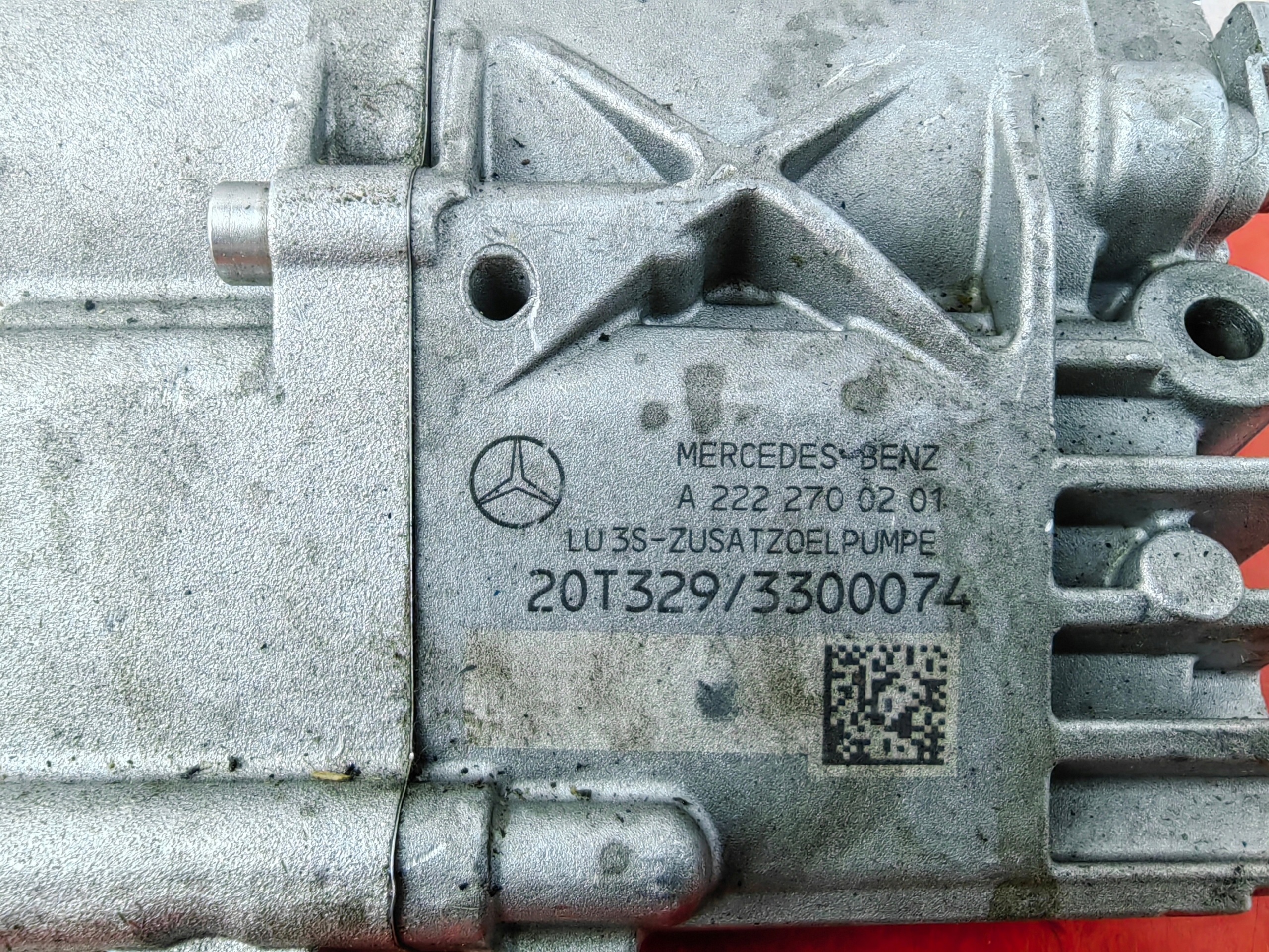 Mercedes vaihteistoöljypumppu OEM A2222700201 - Käytetty