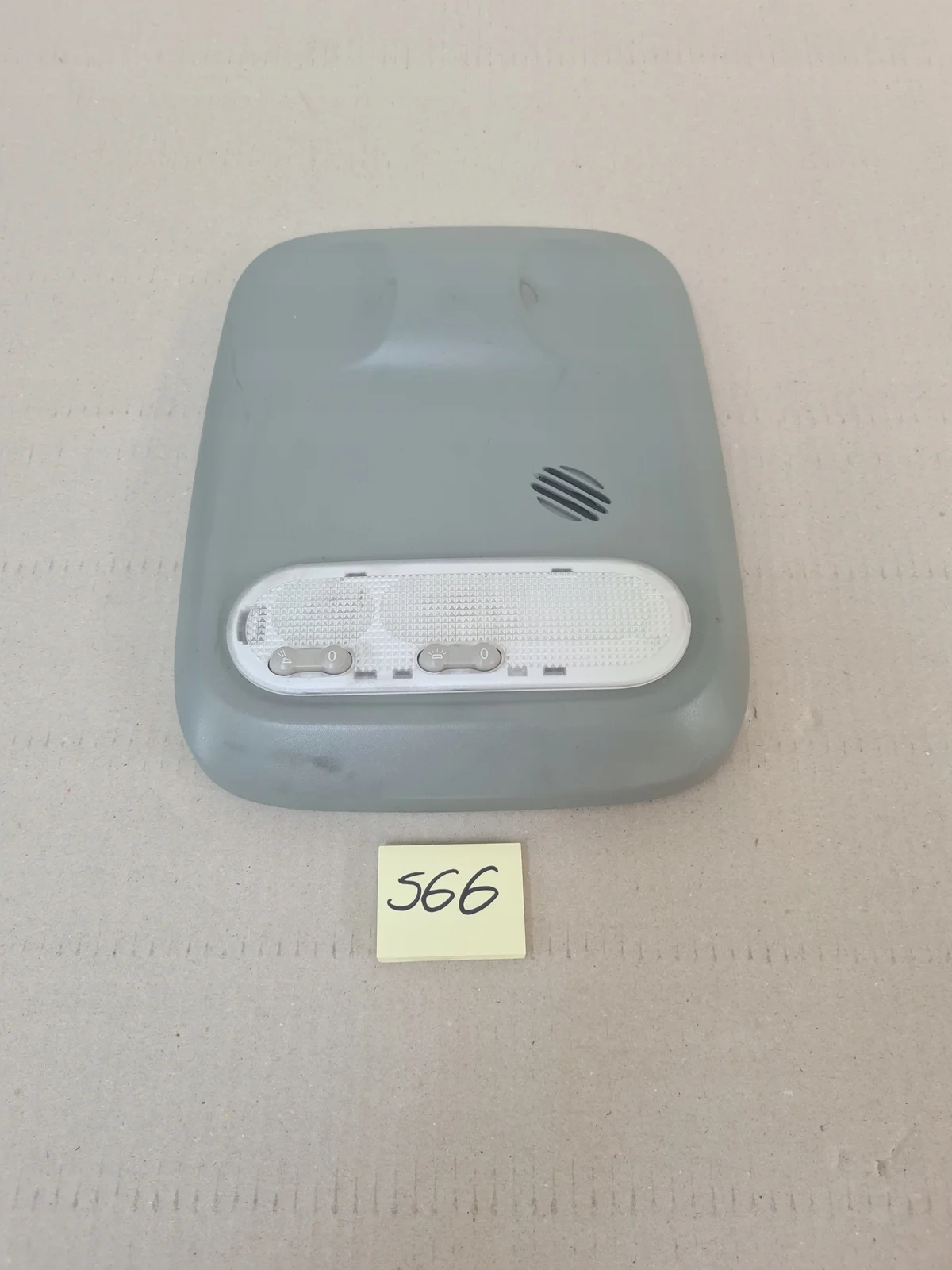 Lampe éclairage intérieur Renault Trafic 8200930910B