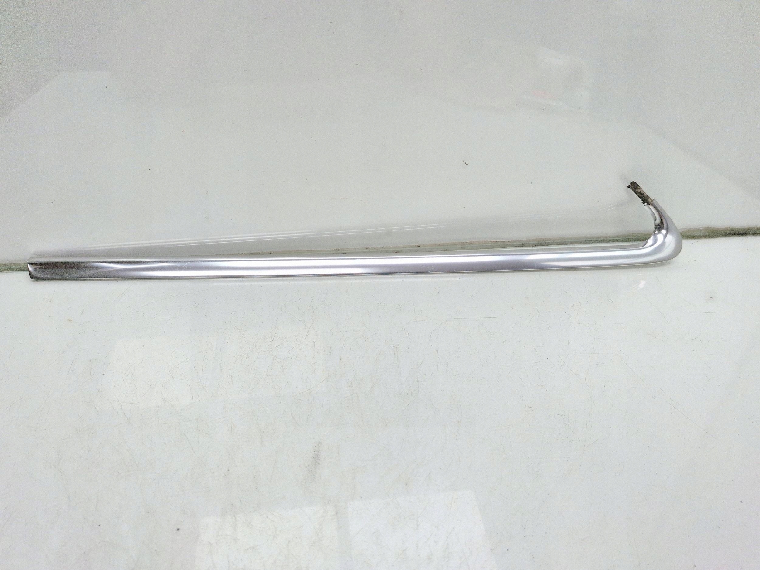 Audi OE 8K9853345L Bakrutslist vänster sida image 2