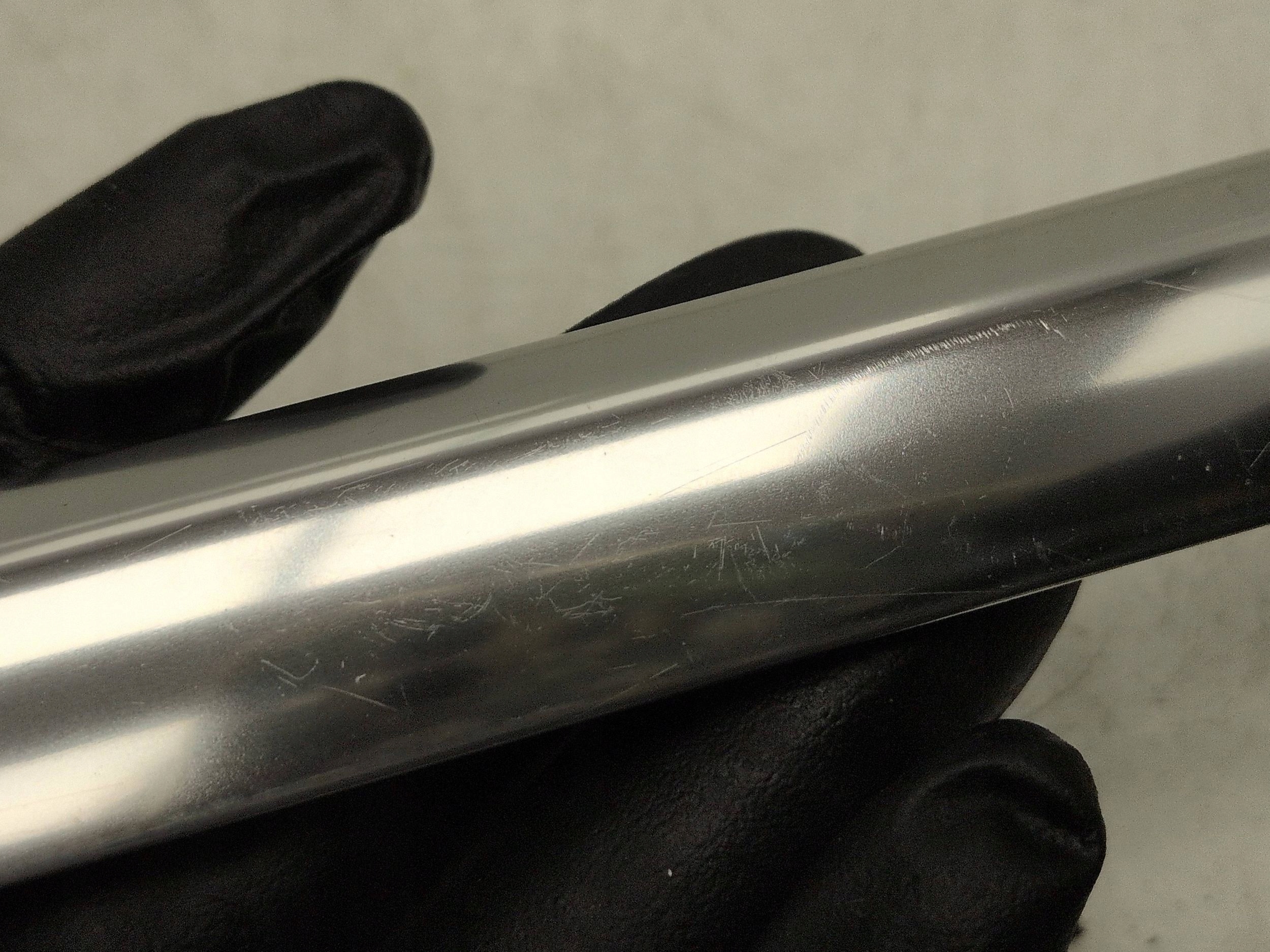 Audi OE 8K9853345L Takaikkunan lista vasen puoli