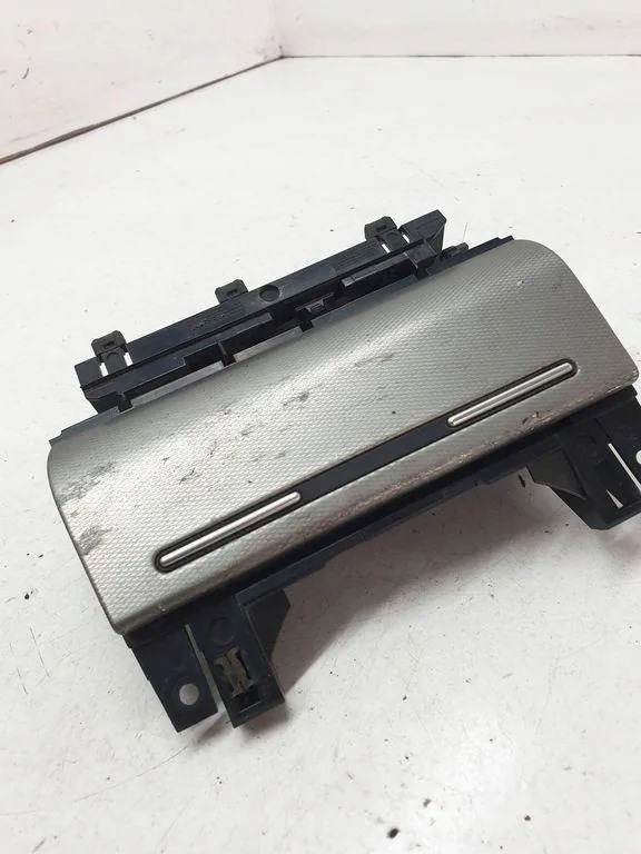 Cinzeiro Audi A4 B7 B6 OEM 8E0857951F Escamas image 4
