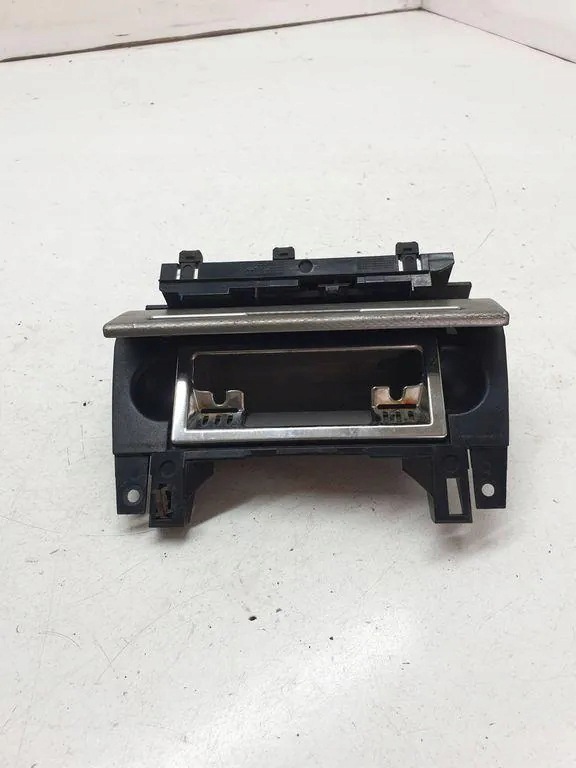 Cinzeiro Audi A4 B7 B6 OEM 8E0857951F Escamas image 5