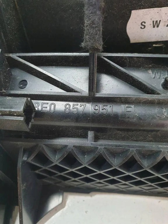 Cinzeiro Audi A4 B7 B6 OEM 8E0857951F Escamas image 6