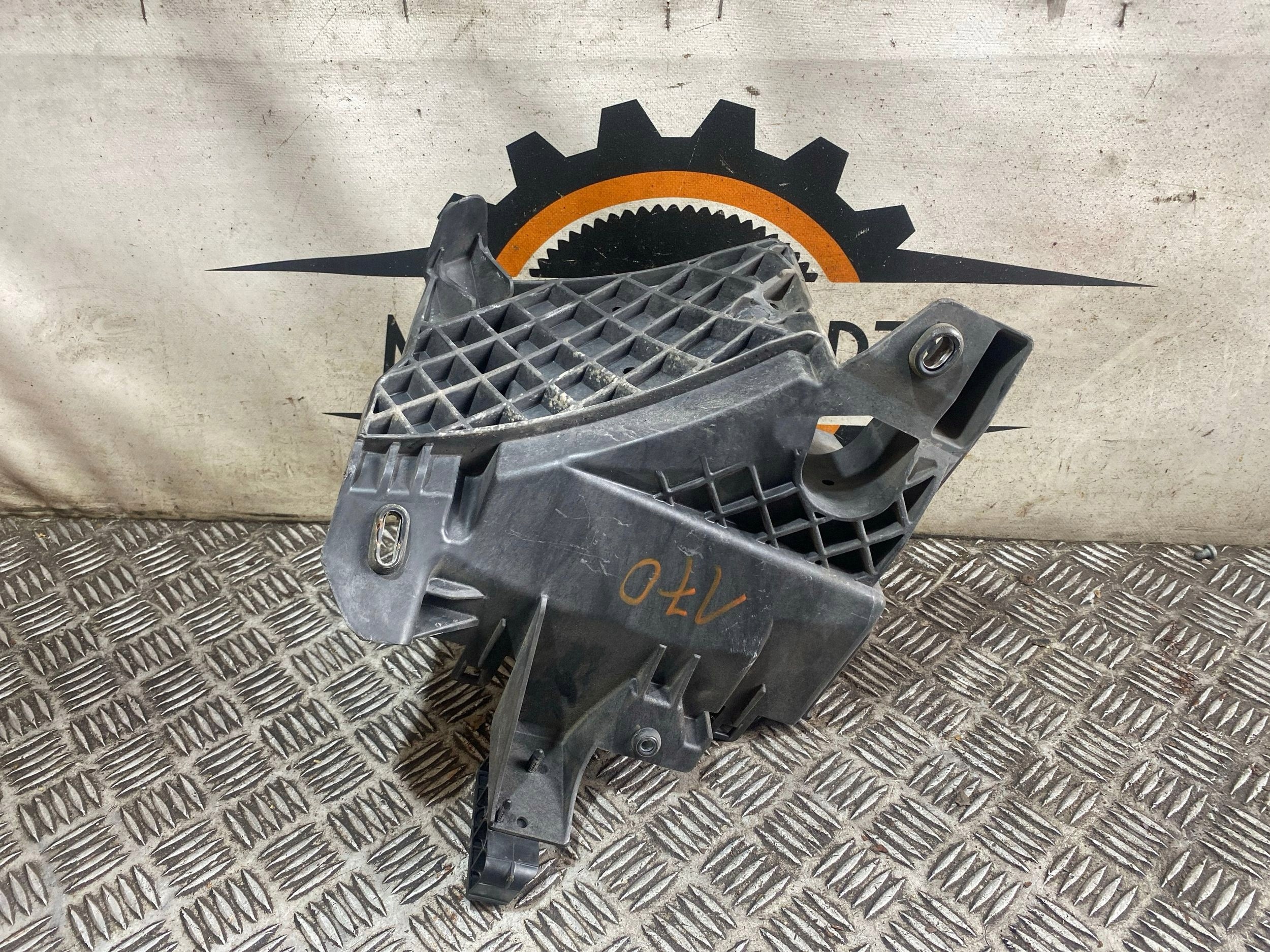 Motorstyrenhetsfäste OEM 68318605AA image 3