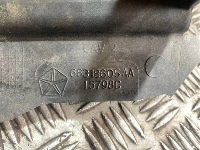 Motorstyrenhetsfäste OEM 68318605AA image 4