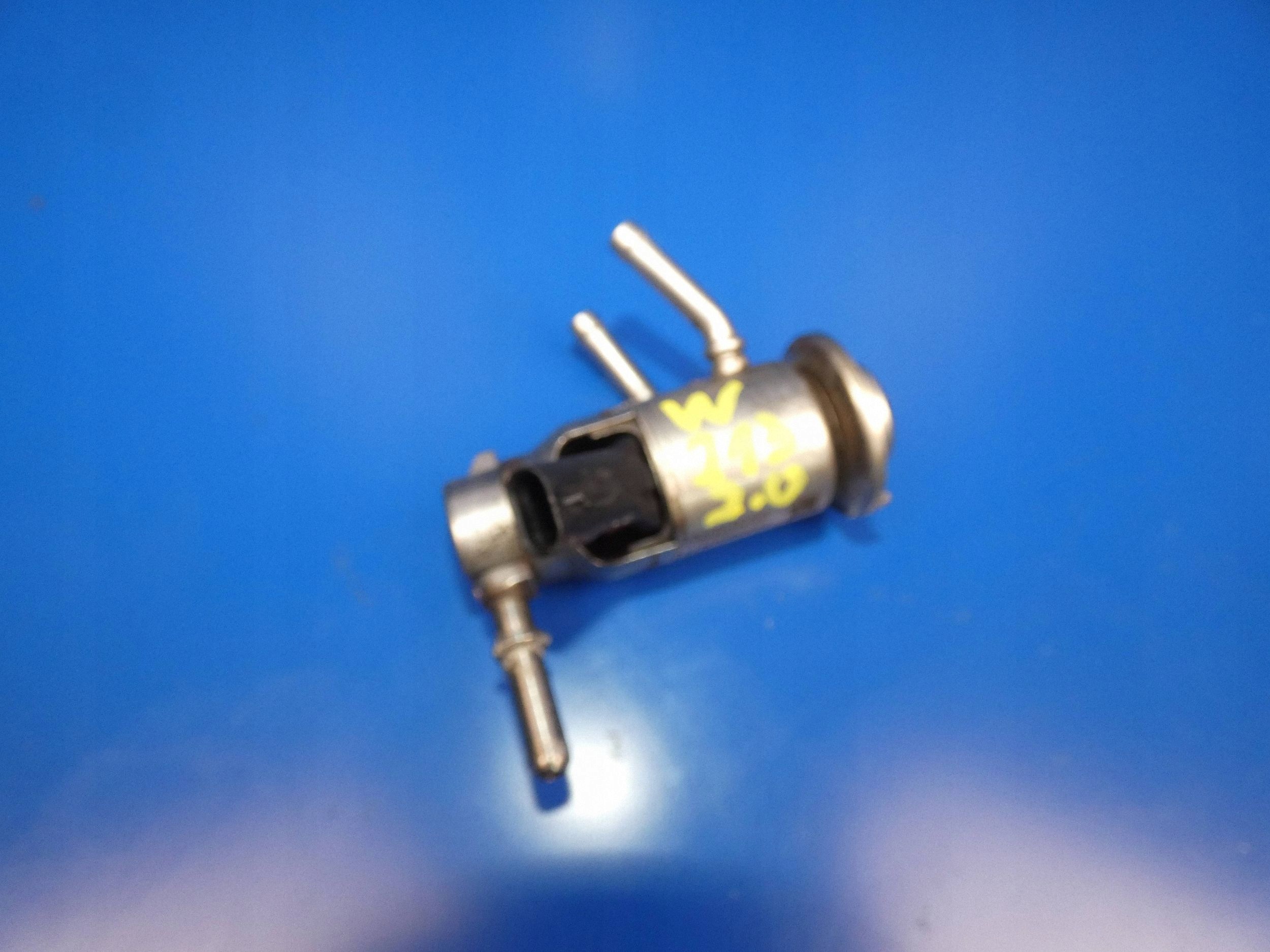 AdBlue-suutin OEM A0004901613 Mercedes W213:lle