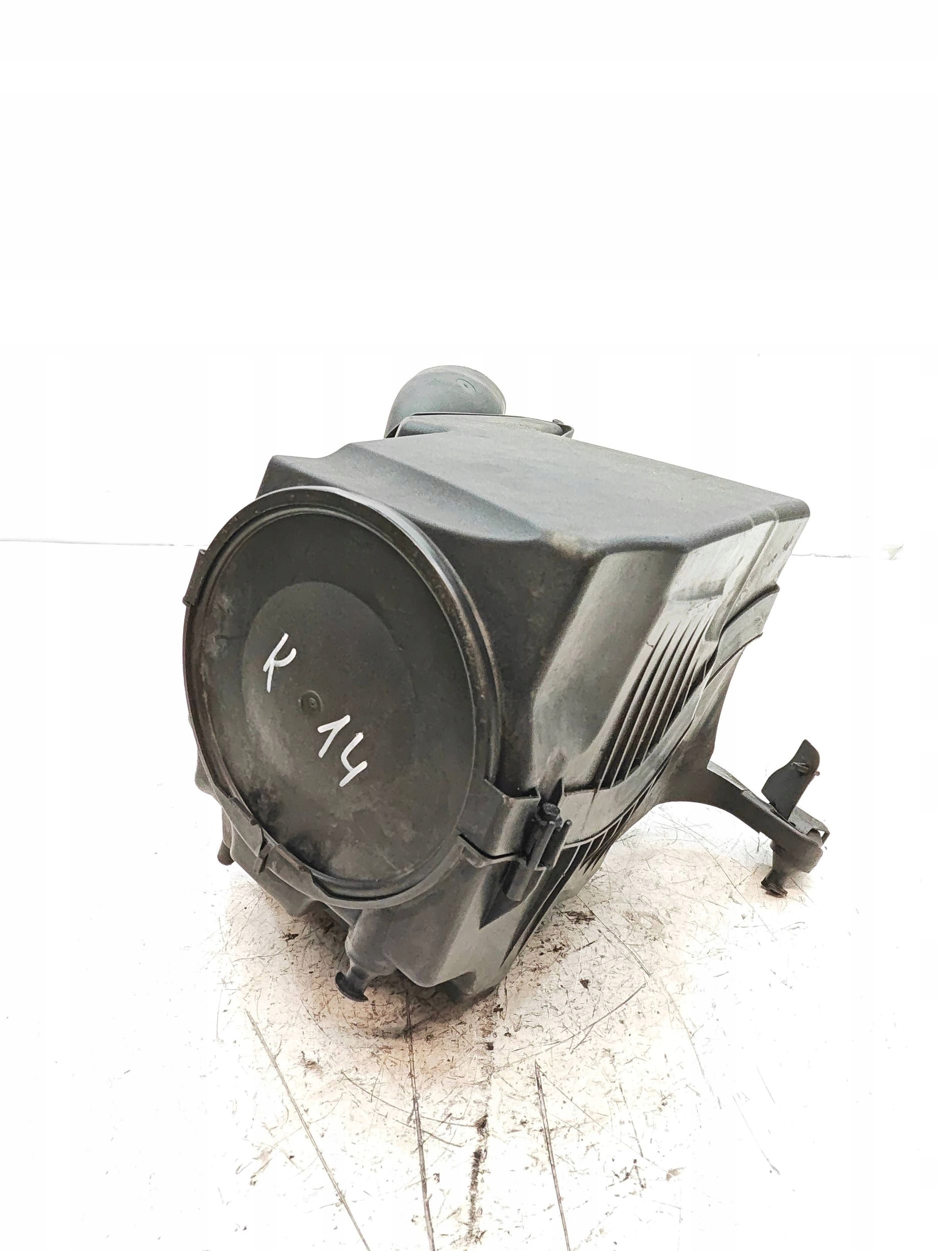 Ford OE AV61-9600-BG ilmansuodattimen kotelo