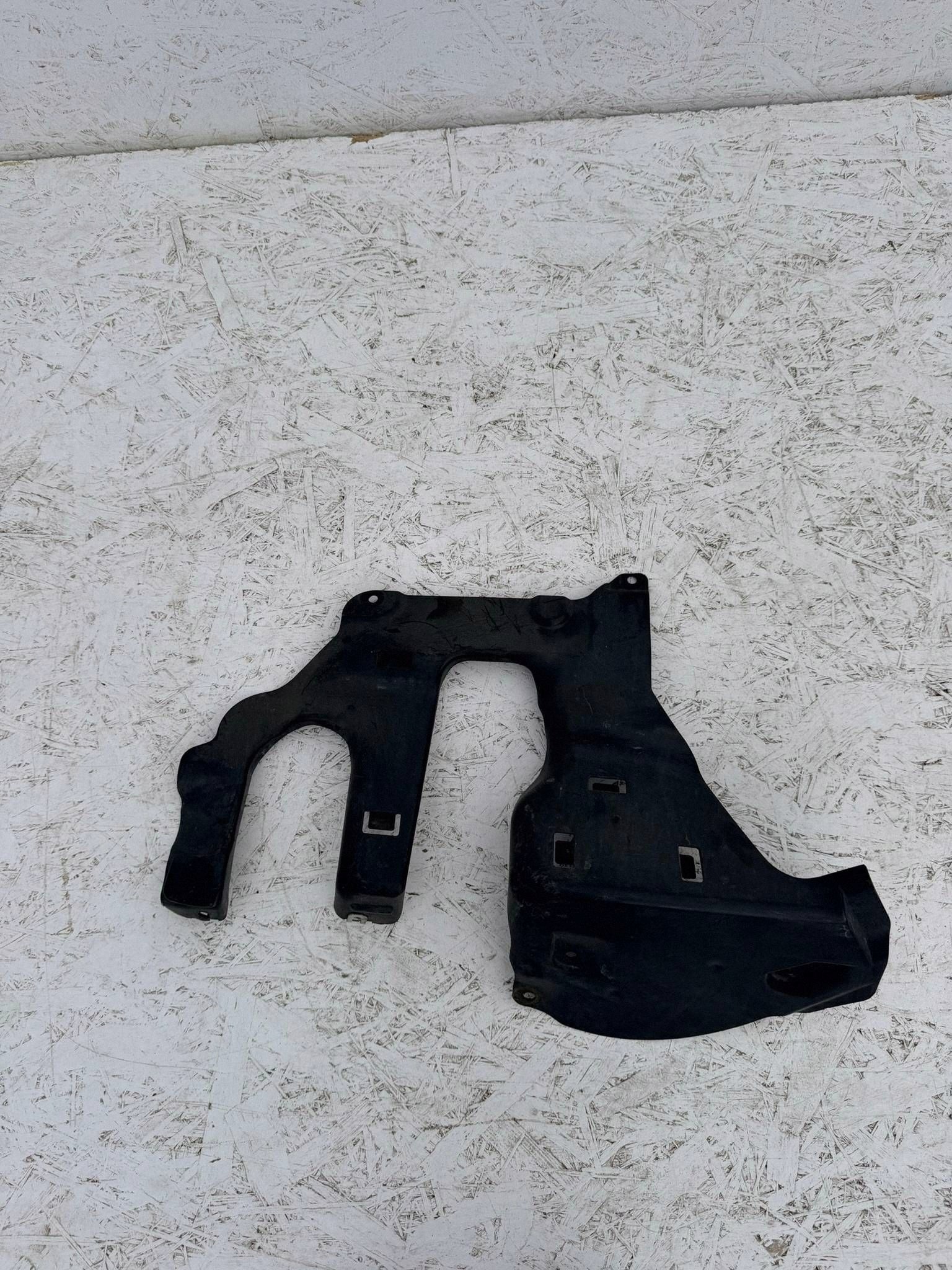 BMW OE 7347021 Lenkgetriebeabdeckung - Gebraucht image 2