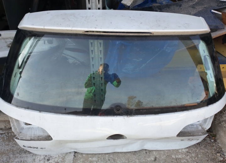 Takalasi takaluukusta VW Golf VII 7 HB 5D 15 R 15 ROK