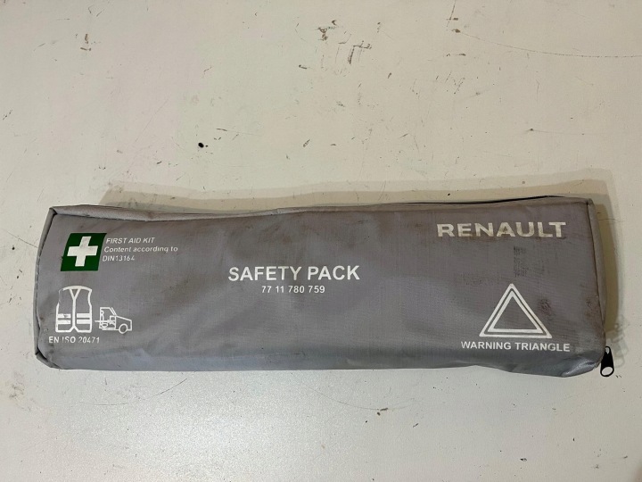 RENAULT MEGANE III 3 APTEEKKI KOLMIO 7711780759