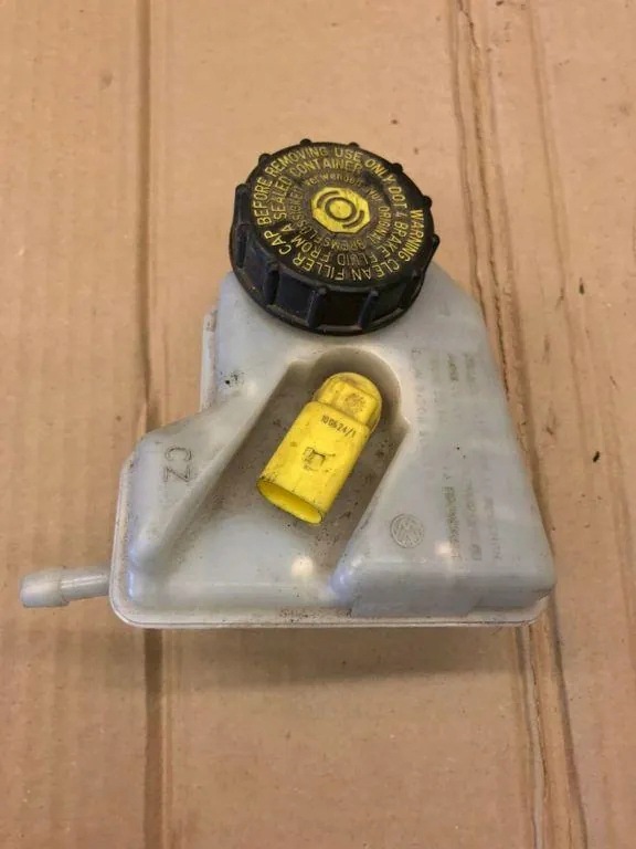 Bromsvätskebehållare OEM 6R2611601 för VW Polo V image 2