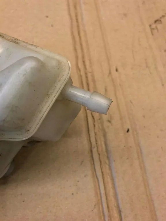 Bromsvätskebehållare OEM 6R2611601 för VW Polo V image 3