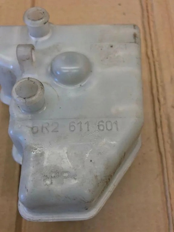 Bromsvätskebehållare OEM 6R2611601 för VW Polo V image 5