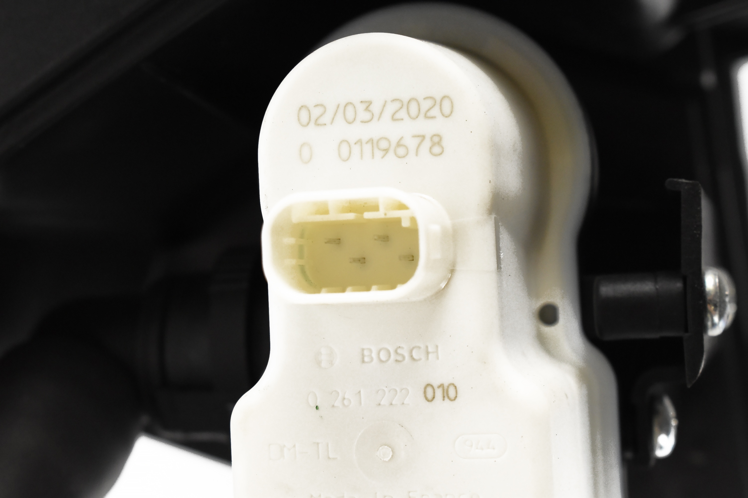 Filtro de carbón combustible OEM 14K0053CP McLaren image 3
