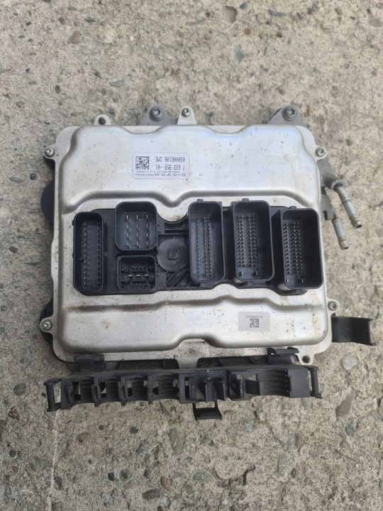 BMW F10 M5 F06 M6 moottorin ohjainyksikkö 7633959