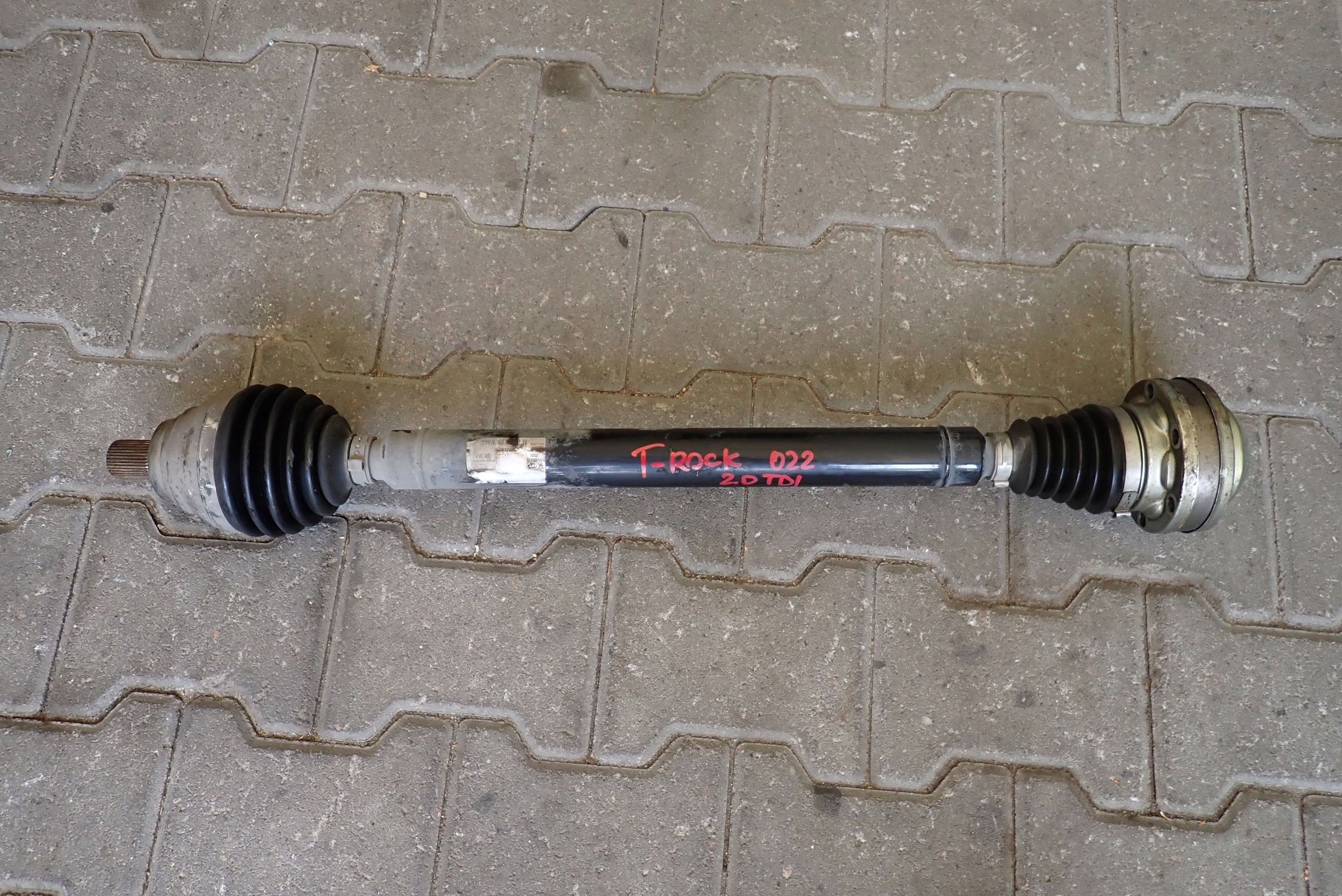 Oikea akselin puolikas VW T-Roc Lift 2.0 TDI 5WA407272H