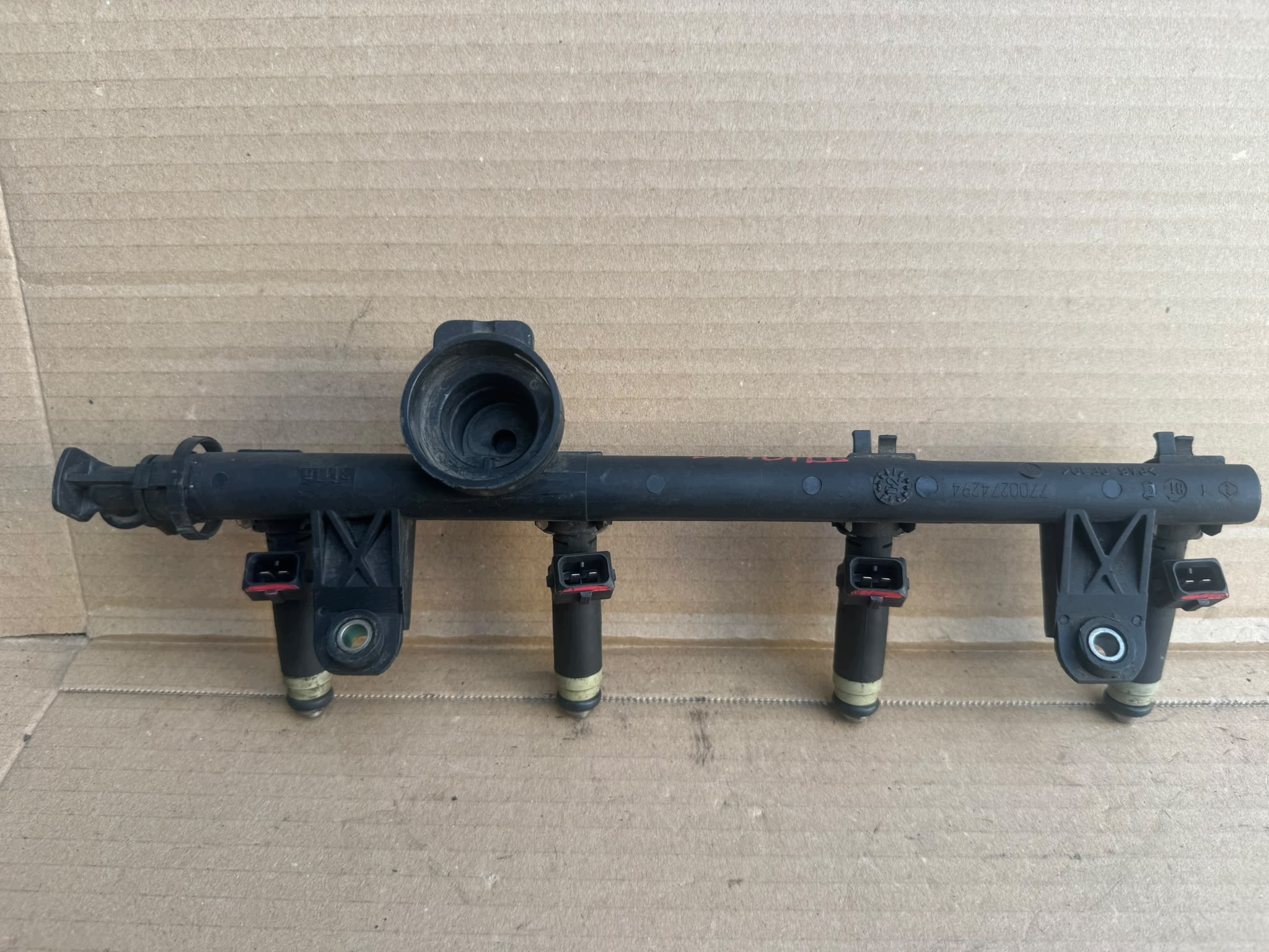 RENAULT CLIO II Suuttimet 875368 4 Kpl 1.4 8V