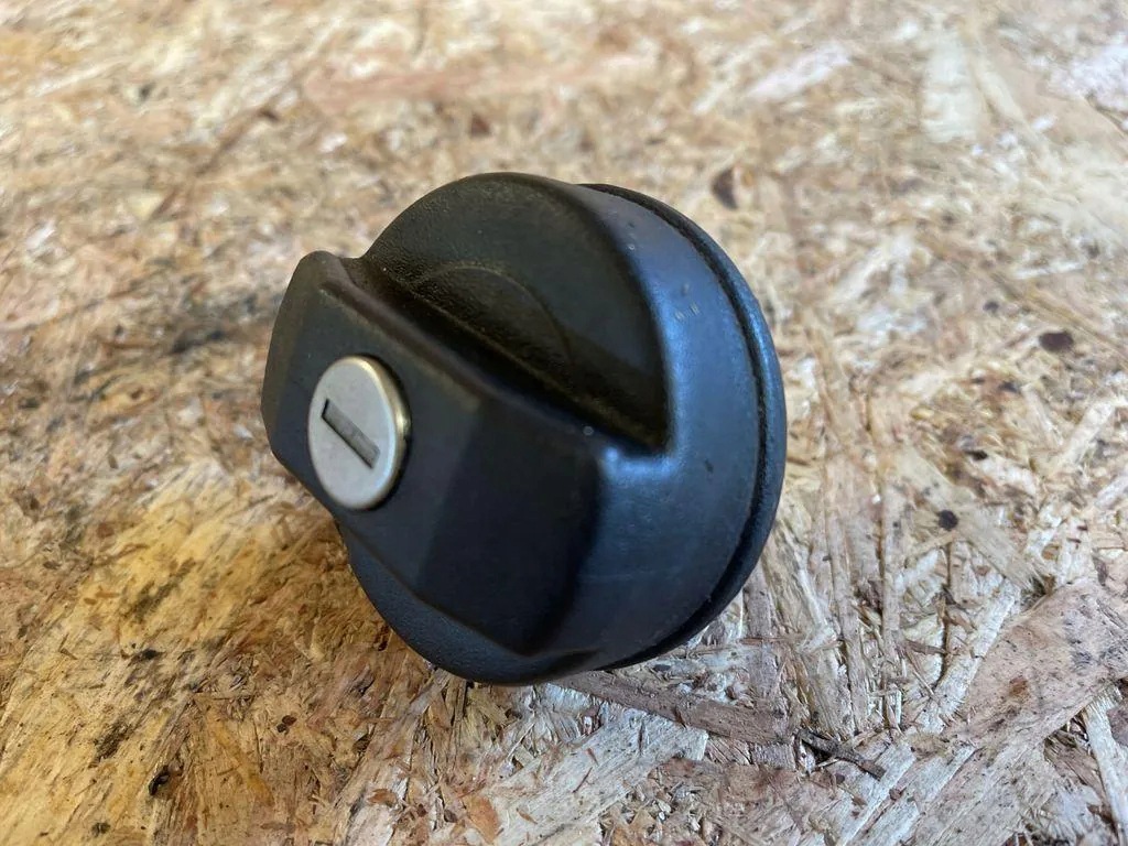 Clé de bouchon carburant OEM 191201553 SEAT Ibiza 2 image 2