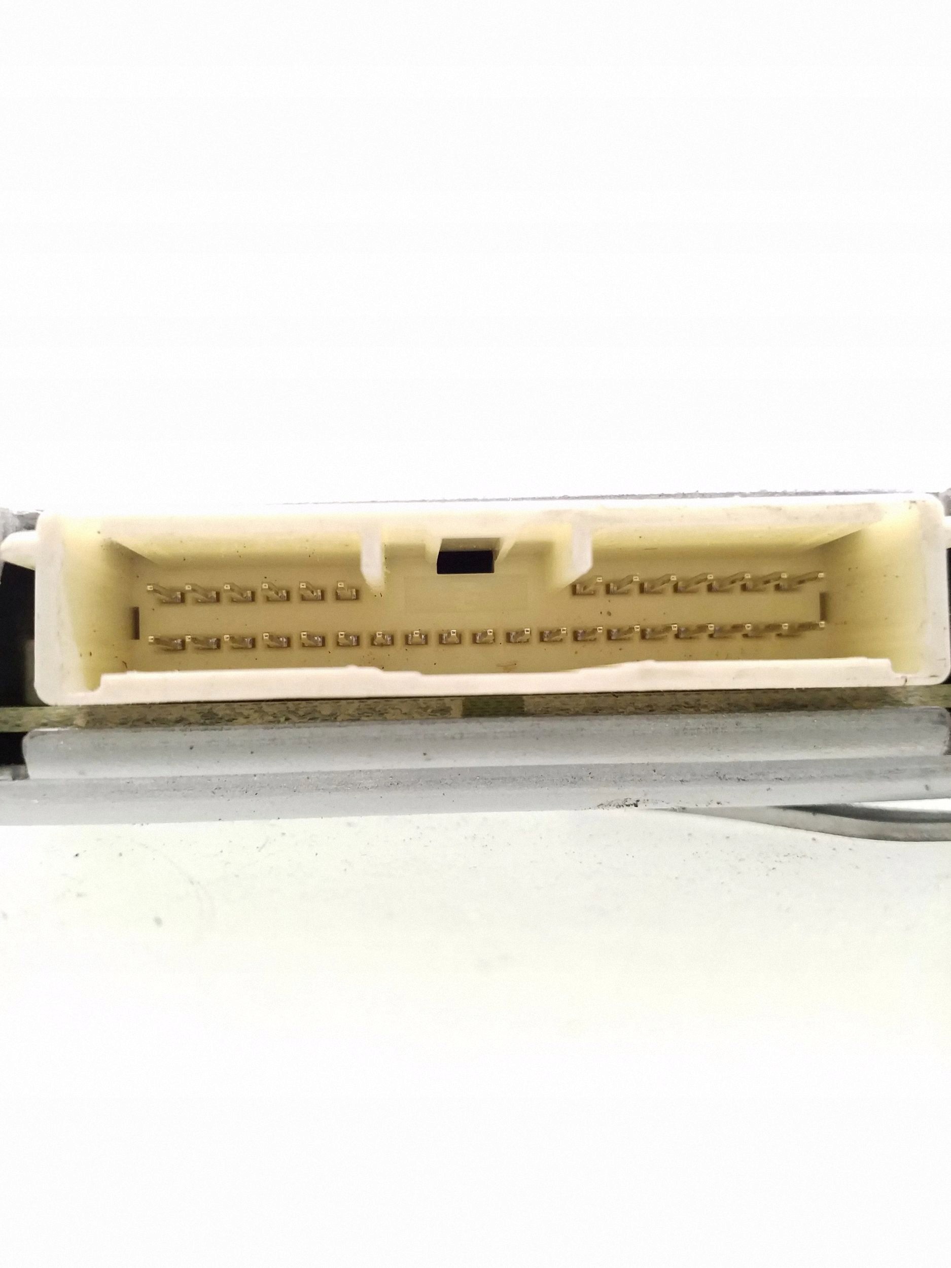 Module régulateur Toyota RAV4 OEM 8815042021 image 4
