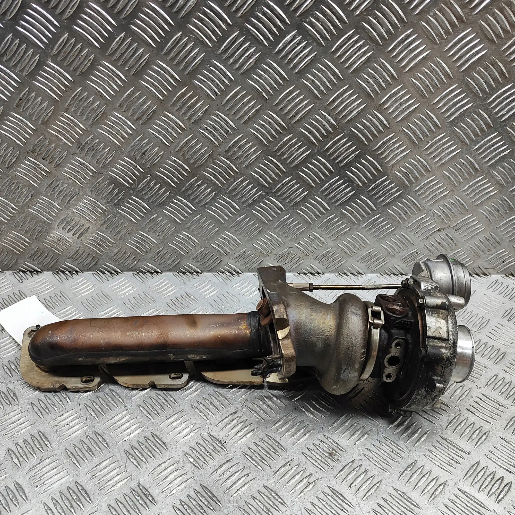MERCEDES TURBO AHI OIKEA 4,7 BITURBO M278 278 A2780903880 image 2