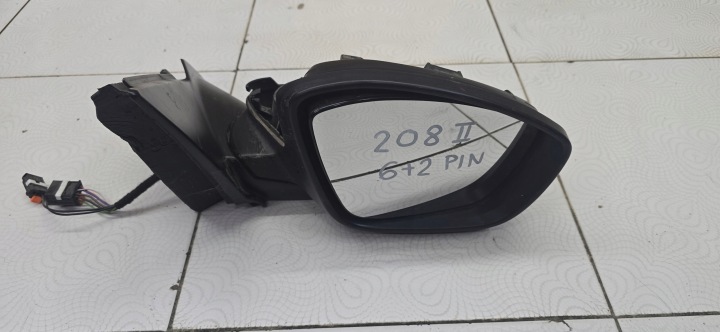 LUSTERKO PRAWE PEUGEOT 208 II 6+2 8PIN