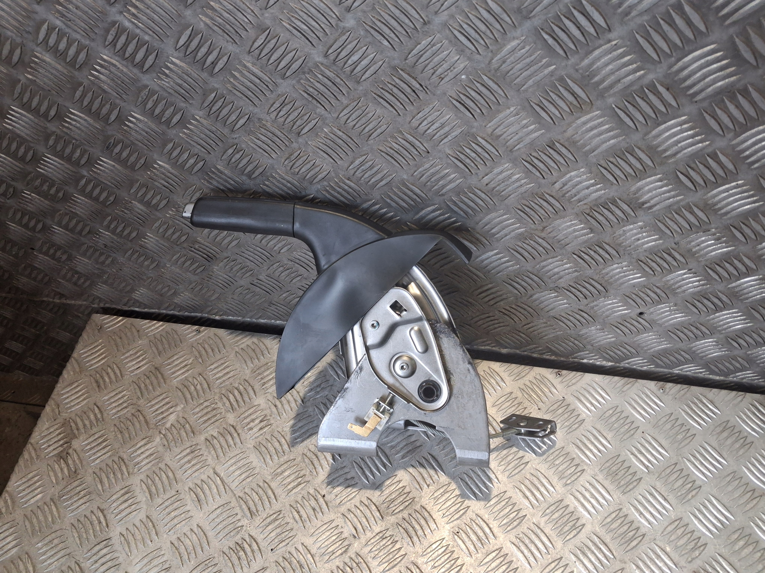 Käsijarru OEM 11319443 Nissan Qashqai 2012